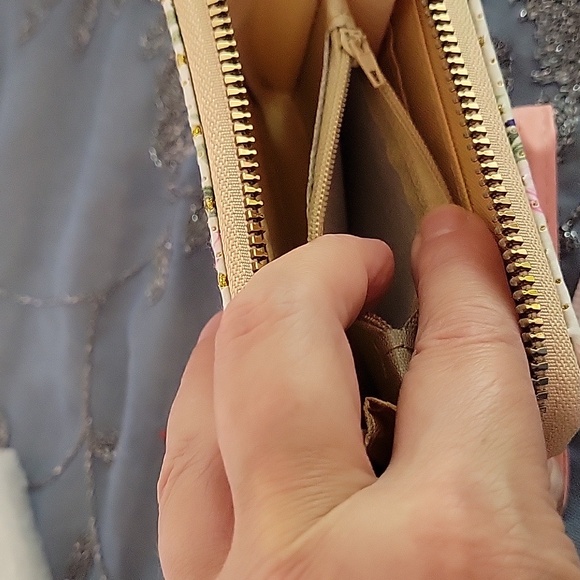 NWOT Butterfly compact wallet - Picture 5 of 5